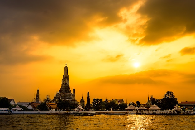 Wat Arun schoss über den Chaopraya Fluss