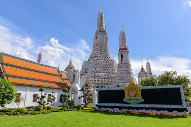 Wat Arun, el templo budista del amanecer en Bangkok, Tailandia