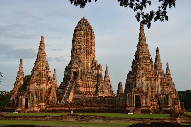 Wat chaiwattanaram gegen den Himmel