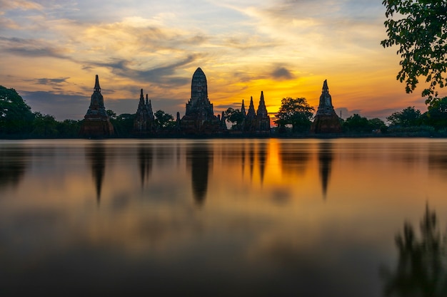 Foto wat chaiwatthanaram blick auf den fluss phra nakhon si provinz ayutthaya thailand