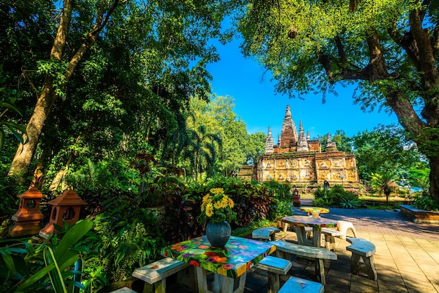 Wat Chet Yot oder Wat Photharam Maha Wihan Tempel mit sieben Pagoden Es ist eine wichtige Touristenattraktion in Chiang Mai Thailand mit Abendtempel in Chiang Mai