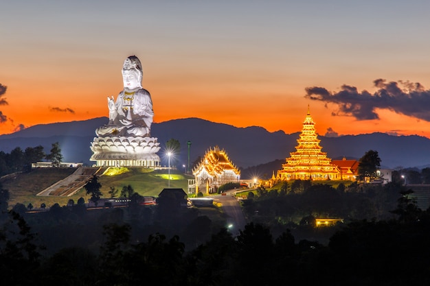 Wat Huay Pla Kang, templo chinês na província de Chiang Rai, Tailândia