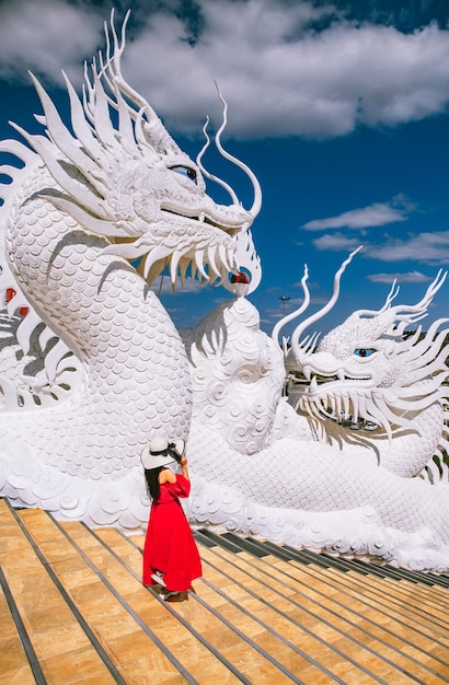 Wat Huay Pla Kang weißer großer Buddha und Drachen in Chiang Rai Provinz Chiang Mai Thailand