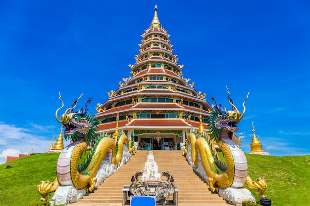 Wat Huay Pla Kung-Tempel mit Drachesymbol bei Chiang Rai Thailand.