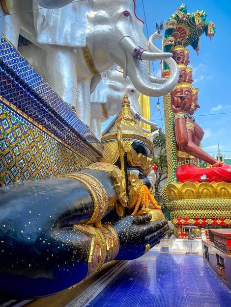 Foto wat khun chan wat waramartaya punthasatharam dieser ort zeichnet sich durch eine mischung aus thailändischem burma und anderen benachbarten stilen des buddhismus aus