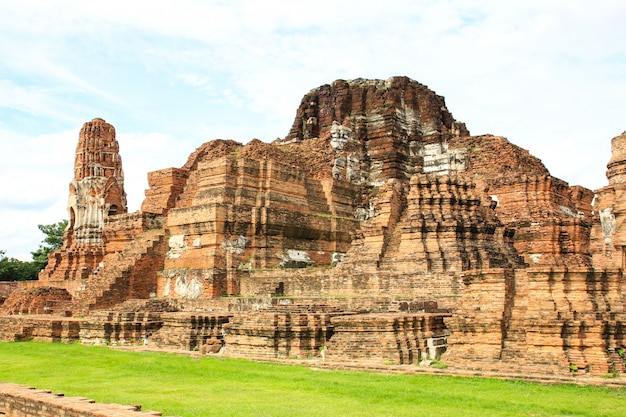 Wat Mahathat en el parque histórico de Ayutthaya, Tailandia.