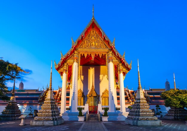 Wat Pho es un complejo de templos budistas en el distrito de Phra Nakhon en Bangkok, Tailandia