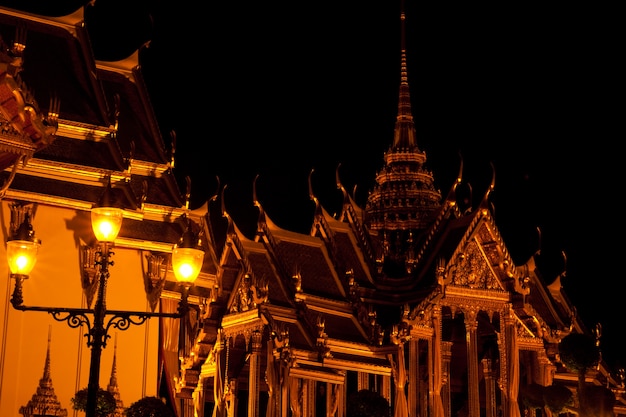 Wat Phra Kaeo à noite.