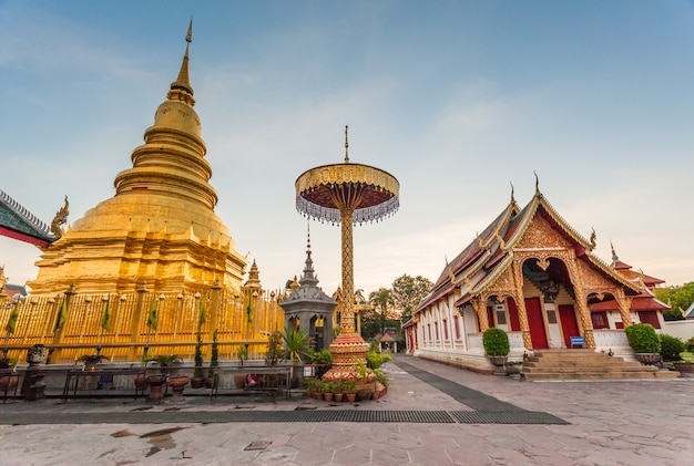 Wat phra que hariphunchai era uma medida do Lamphun, Tailândia