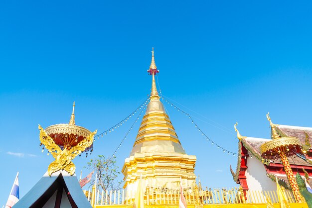 Wat Phra That Doi Kham (Templo de la Montaña Dorada) en Chiang Mai, Tailandia