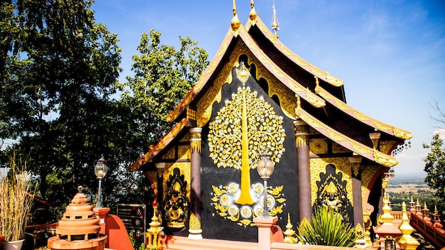 Wat phra that doi phra chan no topo da colina da montanha doi phra chan na província de mae tha lampang