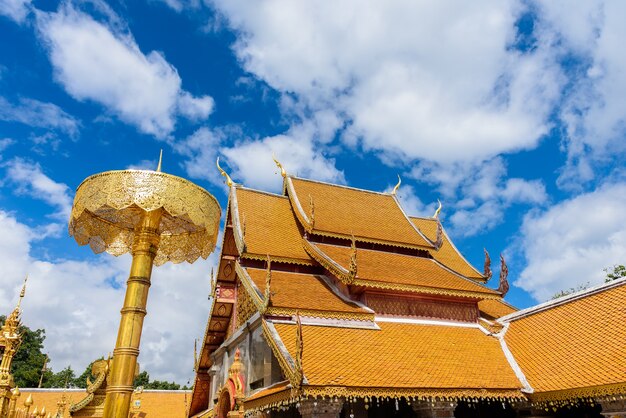 Wat Phra That Doi Suthep El templo fundado en 1385 es un hito importante