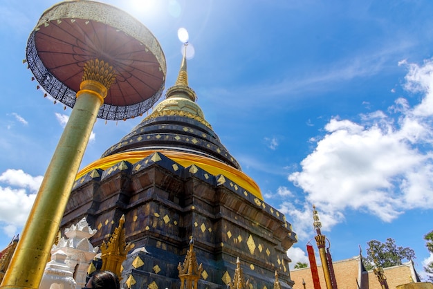 Foto wat phra that lampang luang é um templo na província de lampang na tailândia, é uma atração turística cultural.