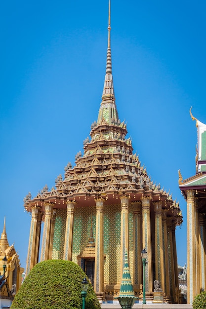 Wat phrasrirattana sasadaram (Wat Phra Kaew) ou o templo do Buda Esmeralda.