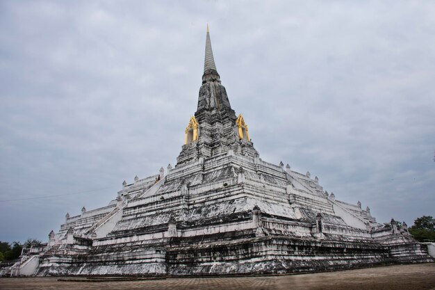 Wat Phu Khao Thong templo en Phra Nakhon Si Ayutthaya Tailandia