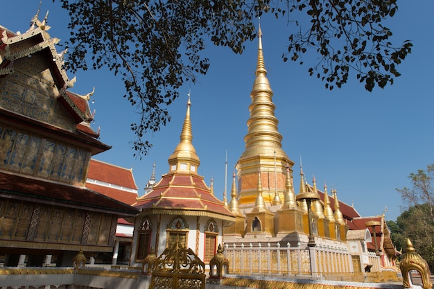 Foto wat prabudhabaht huay tom, lamphun, tailândia