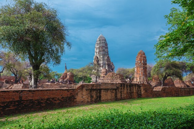 Wat Ratcha Burana en el parque histórico de Ayutthaya, Tailandia