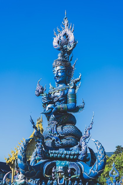 Foto wat rong suea ten templo azul chiang rai tailandia