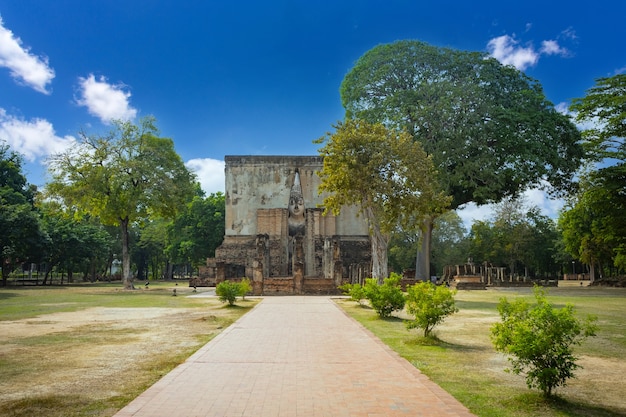 Wat Si Chum en Sukhothai en Sukhothai -Tailandia