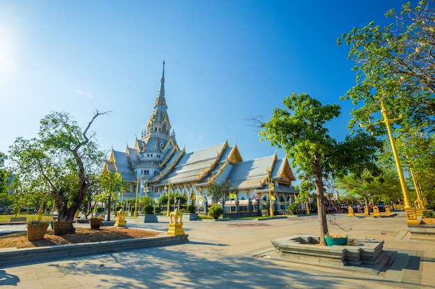 Wat Sothonwararam es un templo budista en el centro histórico