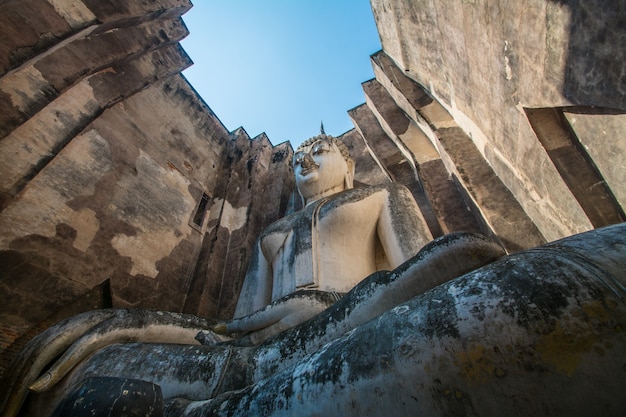 Wat Sri Chum-Tempel im historischen Park Sukhothai. Sukhothai, Thailand.This wird von der UNESCO zum Weltkulturerbe erklärt.