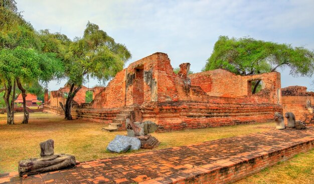 Foto watchaburana um templo budista no parque histórico de ayutthaya, tailândia