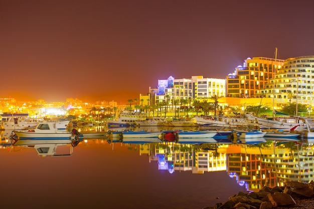 Waterfront en Eilat por la noche, Israel