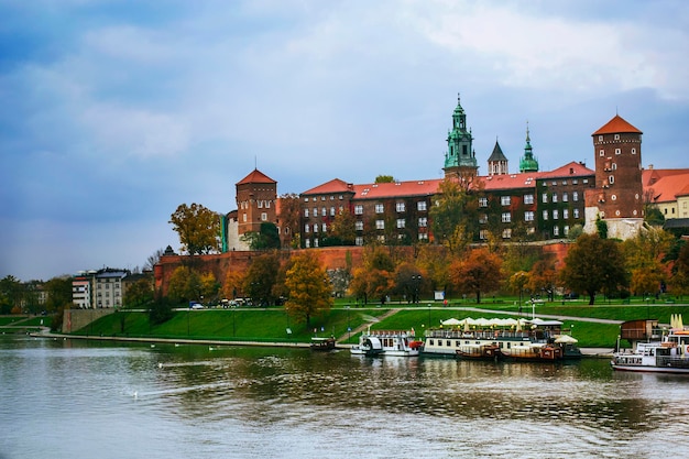 Wawel krakow no meio da noite. Polônia no outono.