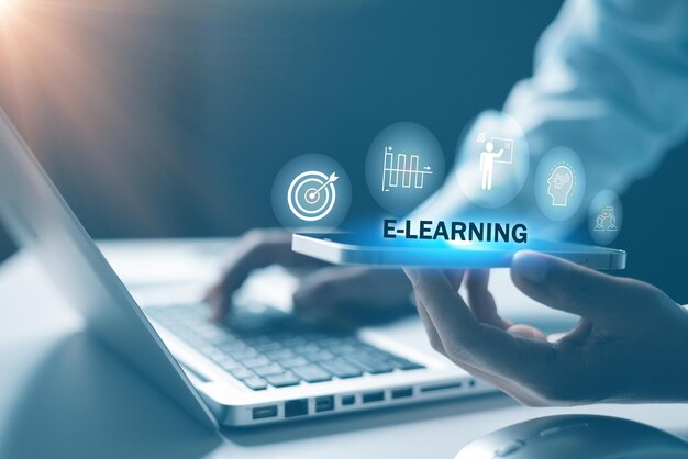 Webinar educación en línea en Internet Educación electrónica lecciones en Internet y webinar en línea Persona que asiste a lecciones en línea en una pantalla digital Educación en Internet Tecnología