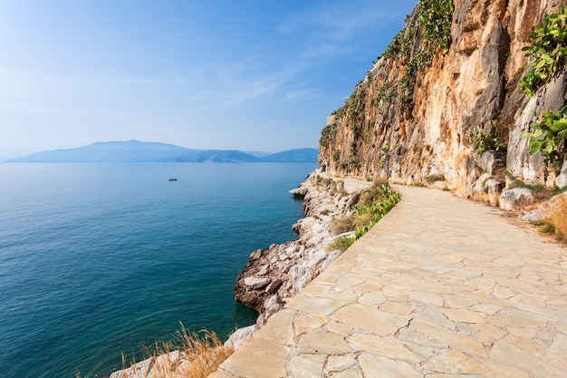 Weg zum Strand von Nafplio