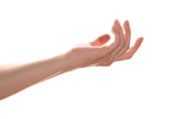 Weibliche europäische Hand mit der Handfläche nach oben isoliert auf weißem Hintergrund
