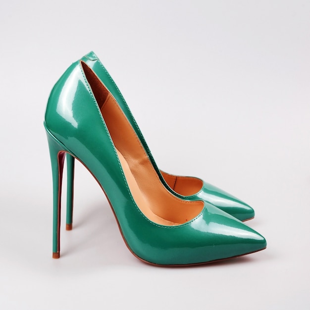 Weibliche grüne Schuhe