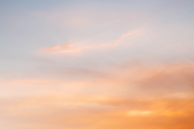 Weich bewölkt ist Farbverlauf Pastell, abstrakter Himmel Hintergrund in süßer Farbe.