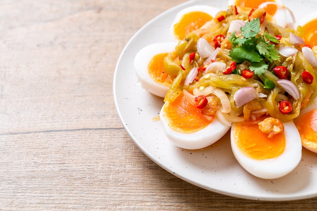 Weich gekochte Eier Würziger Salat