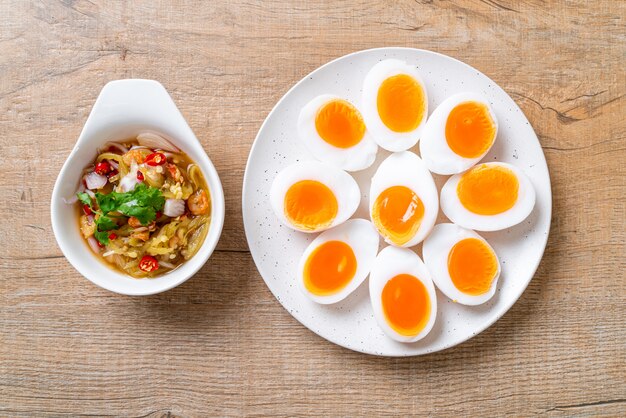 Weich gekochte Eier Würziger Salat