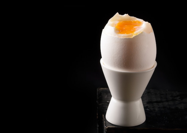 Weich gekochtes Ei auf einem Ständer