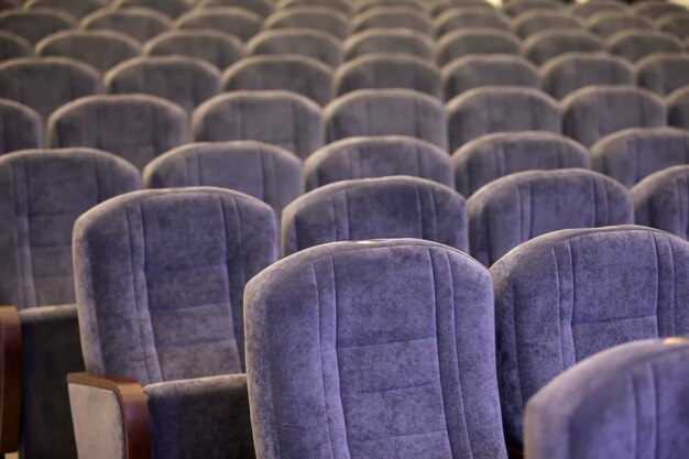 Foto weiche leere stühle im auditorium stuhlreihe