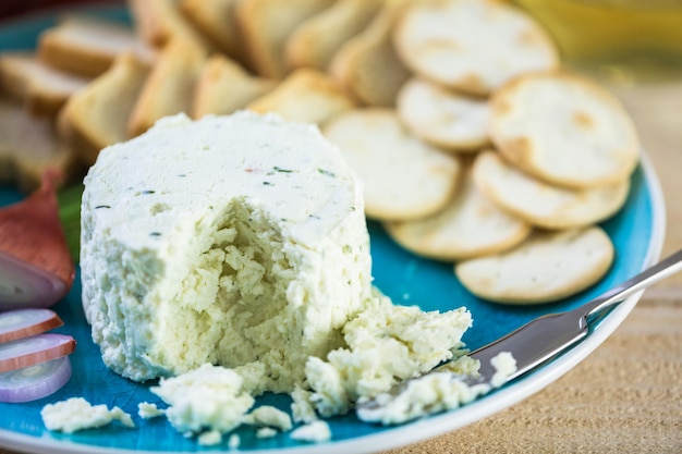 Weicher, cremiger Käse mit Schalotte und Schnittlauch.