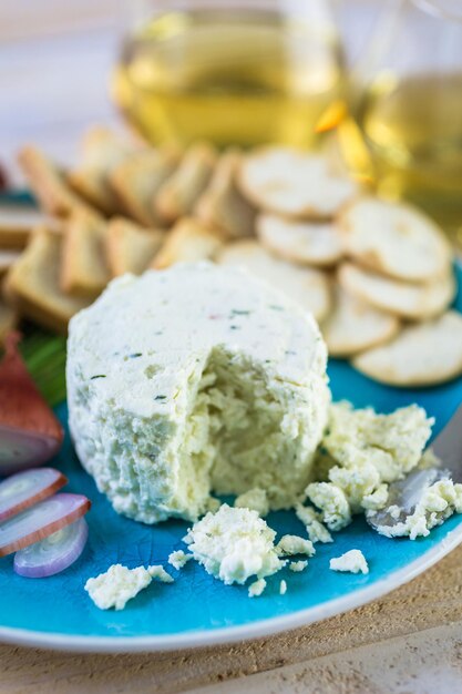 Weicher, cremiger Käse mit Schalotte und Schnittlauch.