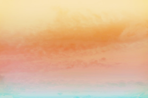 Weiches bewölktes ist Steigungspastell, abstrakter Himmelhintergrund in der süßen Farbe.