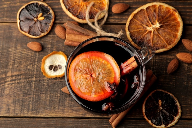 Weihnachten Heißer Glühwein mit Zimt und Orange