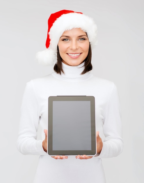 Weihnachten, Weihnachten, Elektronik, Gadget-Konzept - lächelnde Frau in Nikolausmütze mit leerem Bildschirm-Tablet-PC