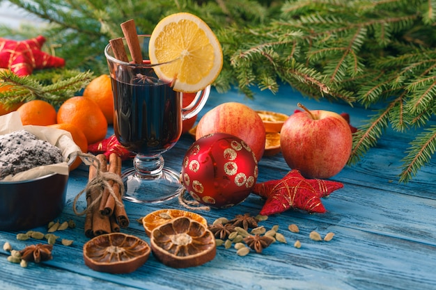 Weihnachtlicher Glühwein. Fröhliche Weihnachten.