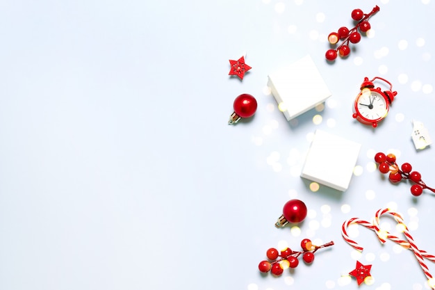 Weihnachts- oder Neujahrskarte mit wunderschönem minimalistischen Dekor