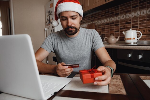 Weihnachts-Online-Shopping-Verkäufe und Rabattaktionen während der Feiertage