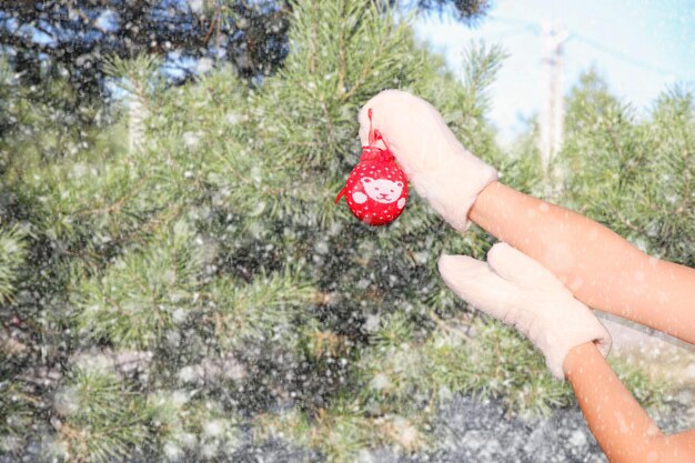 Weihnachts- und Silvesterabend Hintergrund Schöne Weitwinkel-Ferienvorlage mit Weihnachtsrotballe