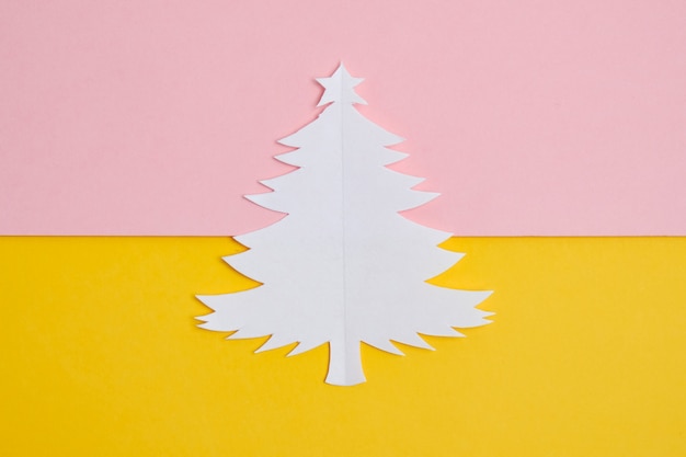 Weihnachtsbaum aus weißem Papier