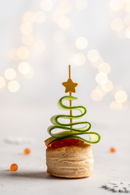 Weihnachtsbaum Canape mit Gurke und Lachs