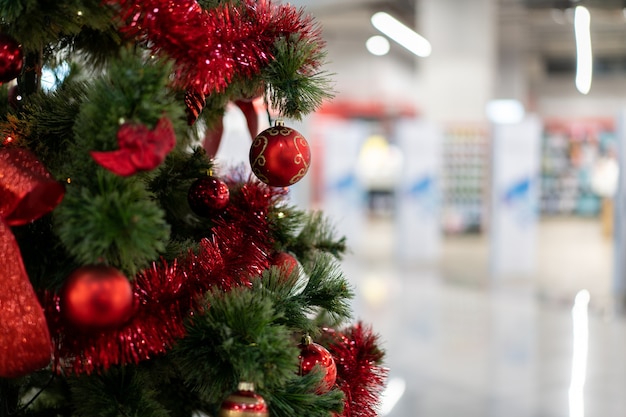 Weihnachtsbaum im Einkaufszentrum