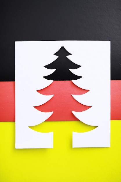 Weihnachtsbaum-Scherenschnitt-Design-Papercraft-Karte